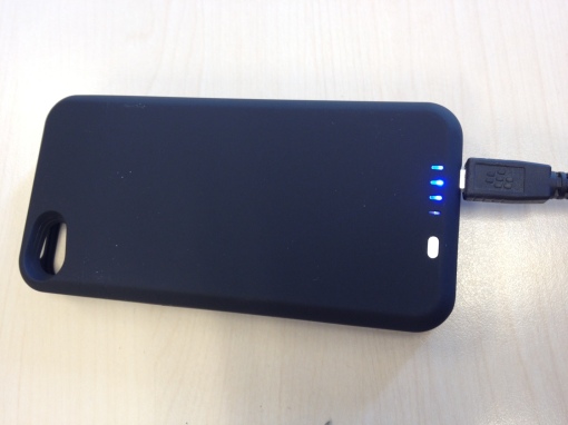 Showing the charging lights on the iPhone 4s Case